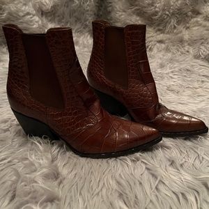 Elenachi ankle boots